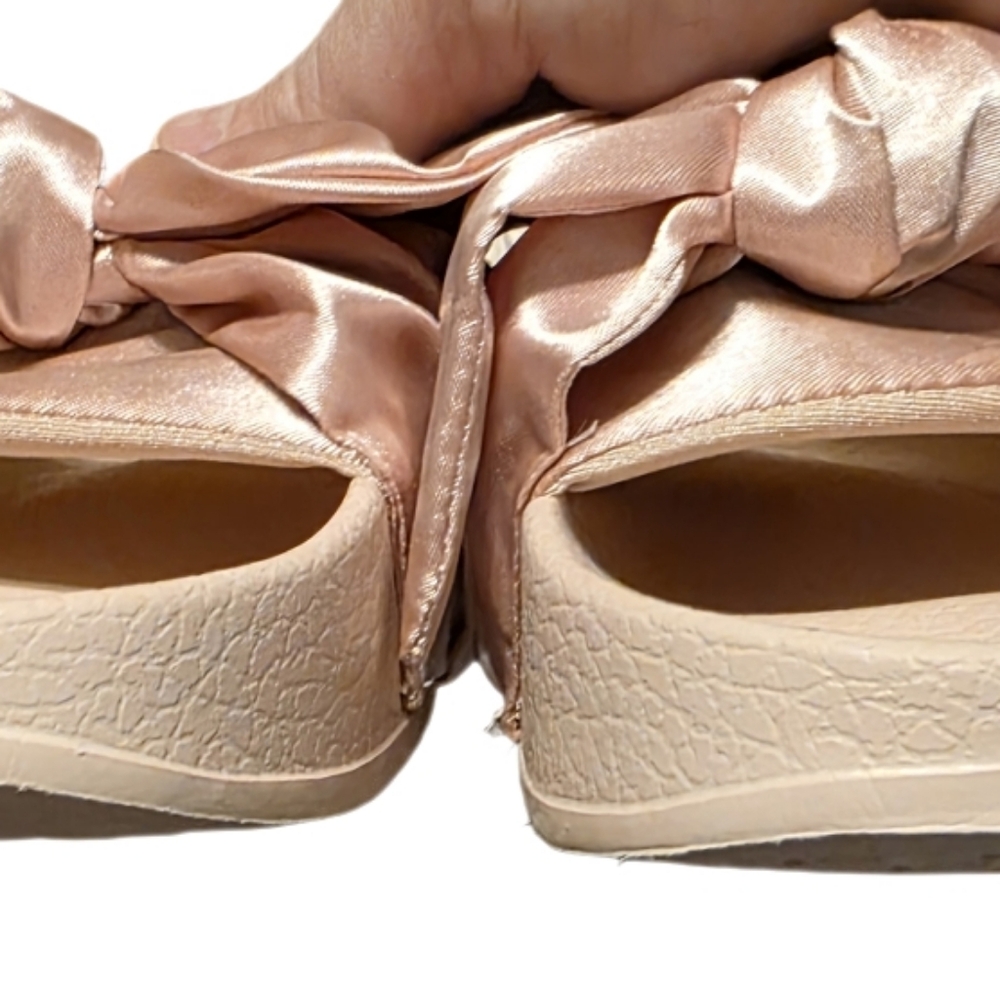Puma Fenty Bow Slides in the color pink. SZ 7.5 LIKE NEW - Picture 10 of 12